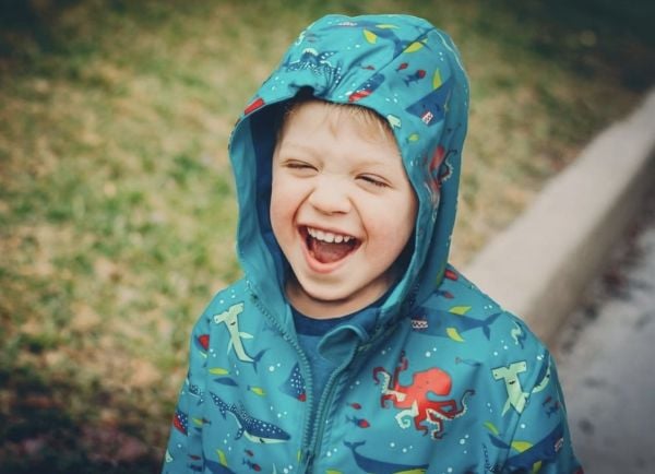 Köpekbalığı Temalı Yağmurluk